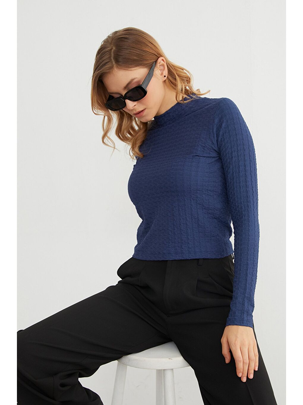 Lacivert Dik Yaka Bürümcük Kumaş Bluz-1