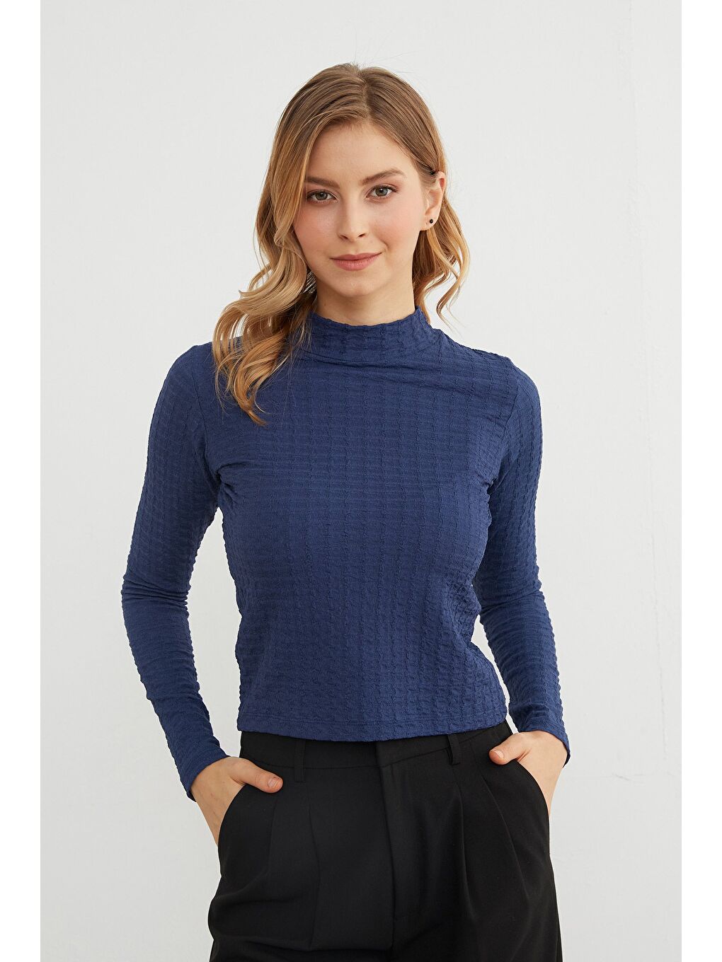 Lacivert Dik Yaka Bürümcük Kumaş Bluz-2