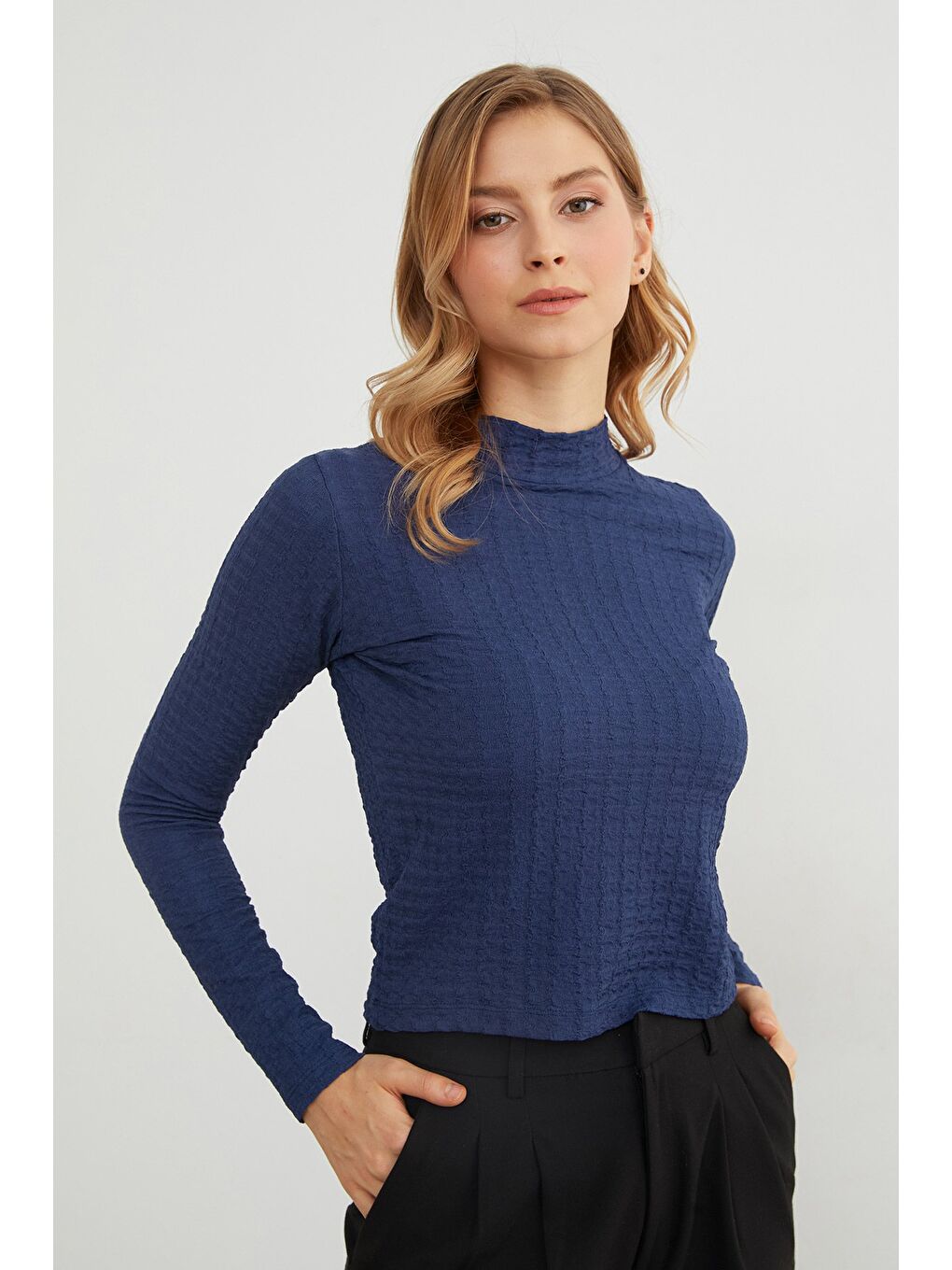 Lacivert Dik Yaka Bürümcük Kumaş Bluz-3