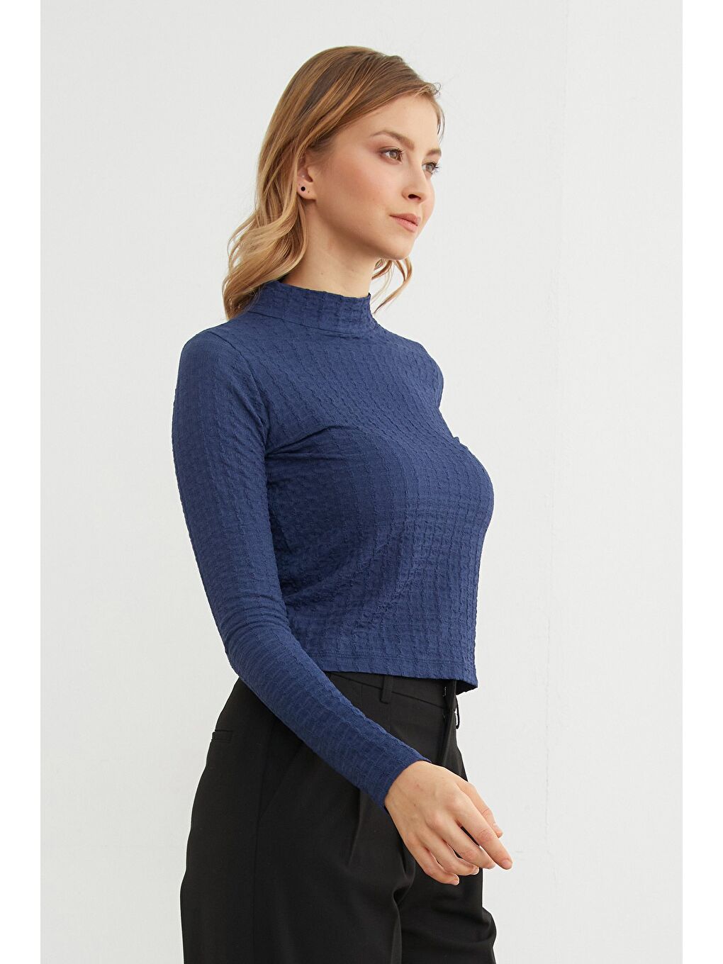 Lacivert Dik Yaka Bürümcük Kumaş Bluz-4