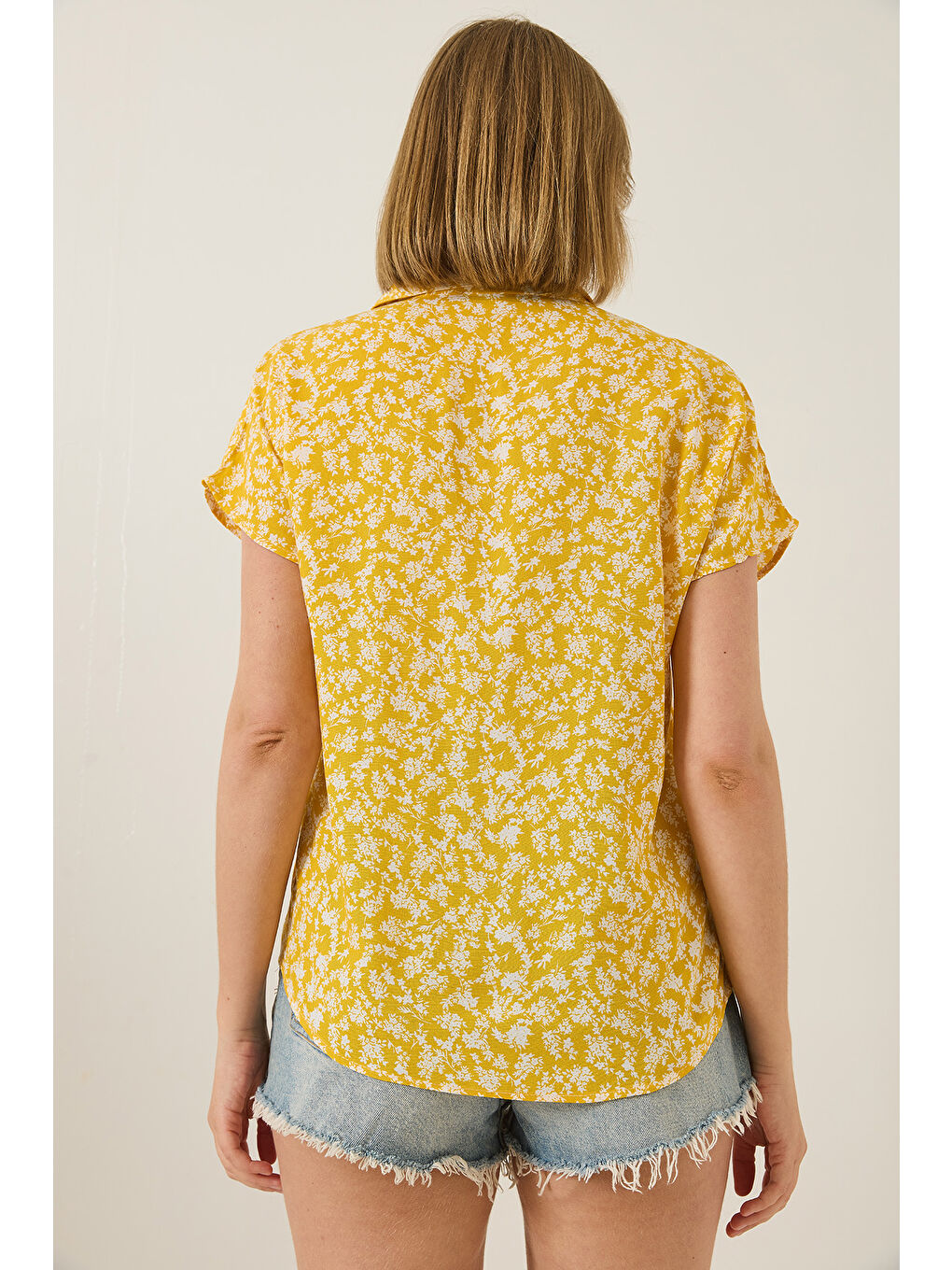 Sarı Kadın Desenli Yarasa Kol Viskon Gömlek-6