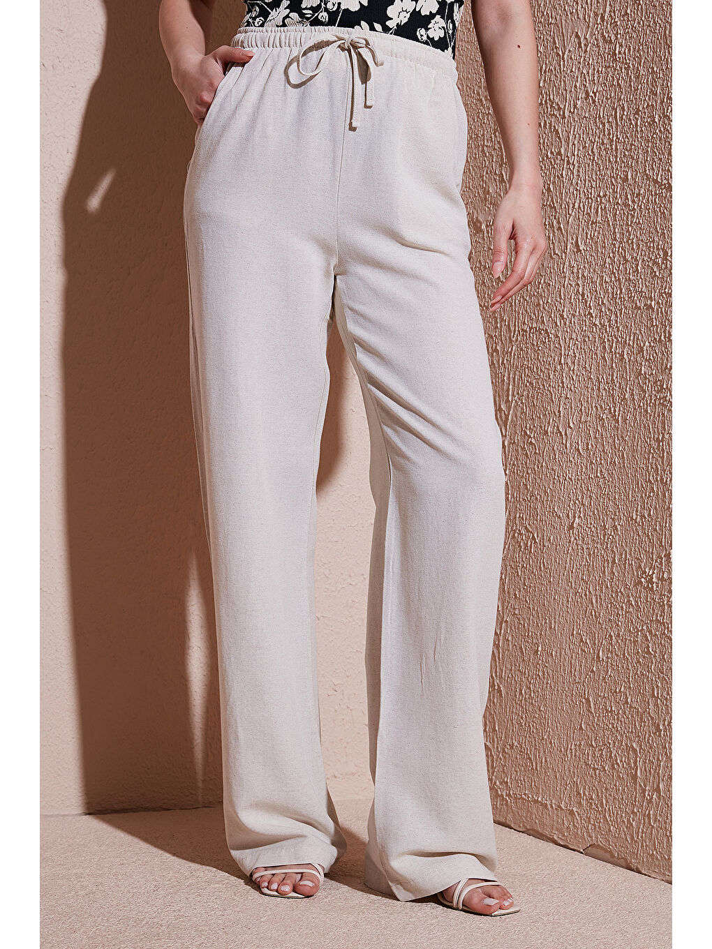 Ekru Wide Leg Yüksek Bel Geniş Paça Pantolon 25Y0249K1-2