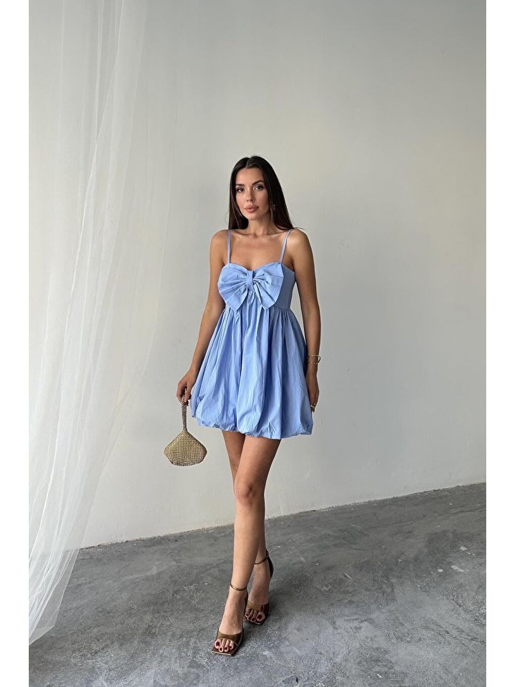 Mavi Önü Fiyonklu Askılı Elbise