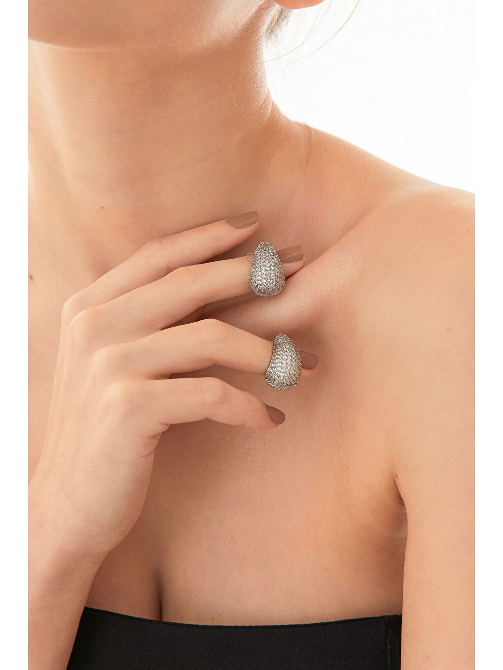 Gri Su Damlası Taşlı Küpe-4