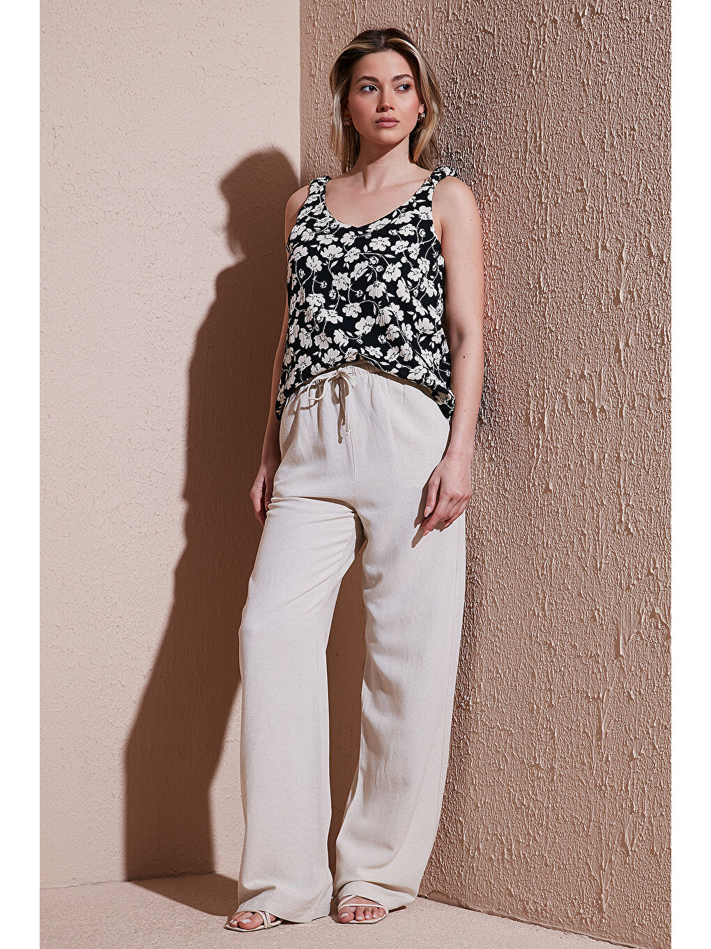 Ekru Wide Leg Yüksek Bel Geniş Paça Pantolon 25Y0249K1-3