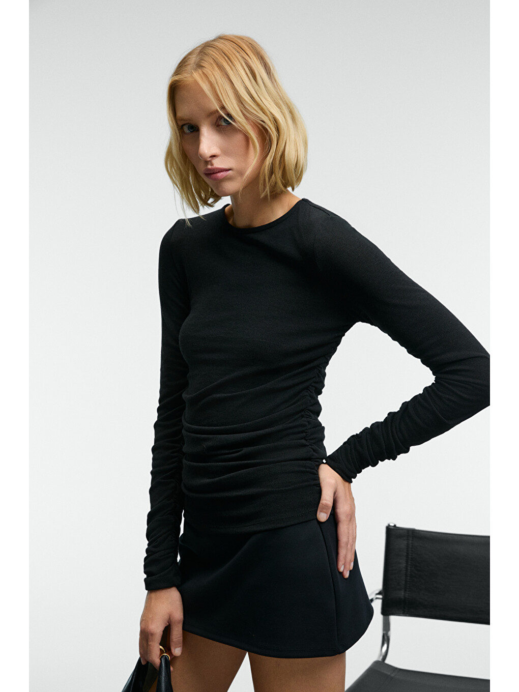 Inssaza Kadın Vücuda Oturan Büzgülü Slim Fit Siyah Bluz-4