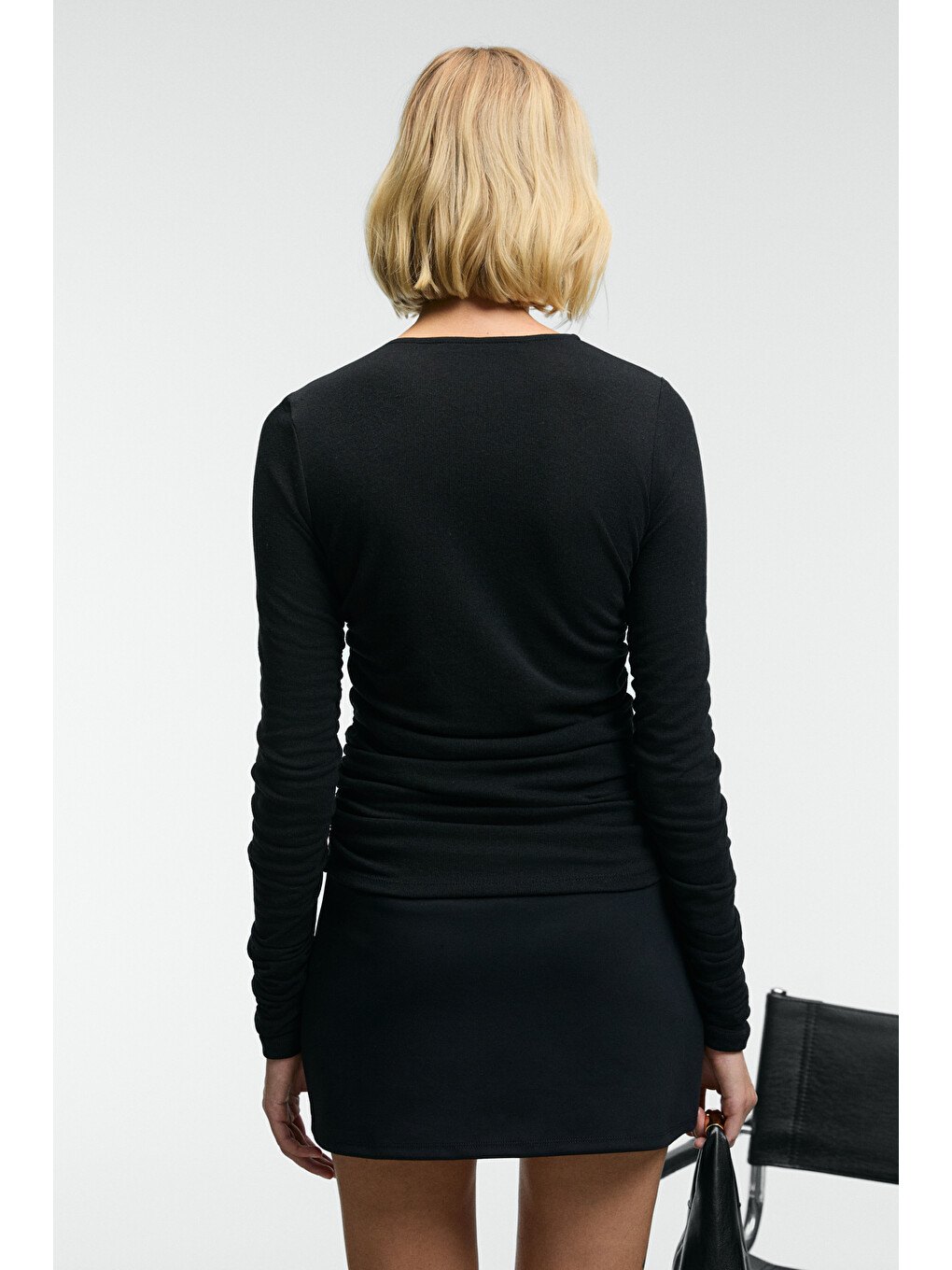 Inssaza Kadın Vücuda Oturan Büzgülü Slim Fit Siyah Bluz-6