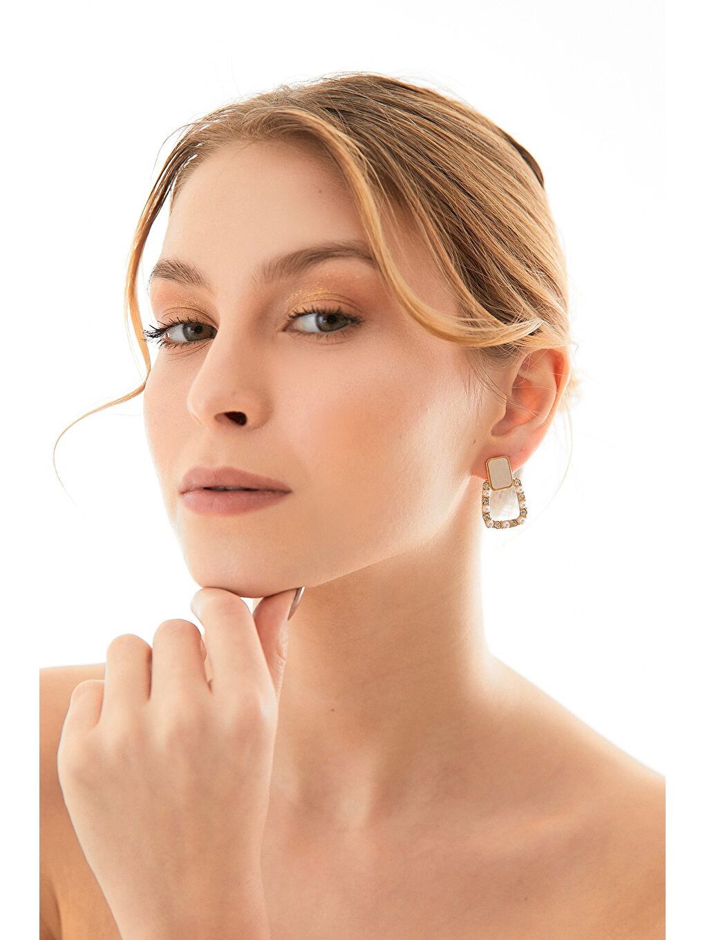 Ekru Sedefli Boncuklu Sallantılı Küpe-1