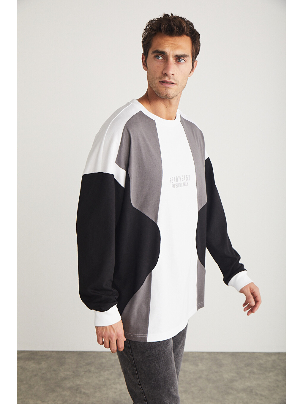 Melvın Erkek %100 Pamuk Renk Bloklu Bisiklet Yaka Baskı Detaylı Oversize Beyaz Sweatshirt-1