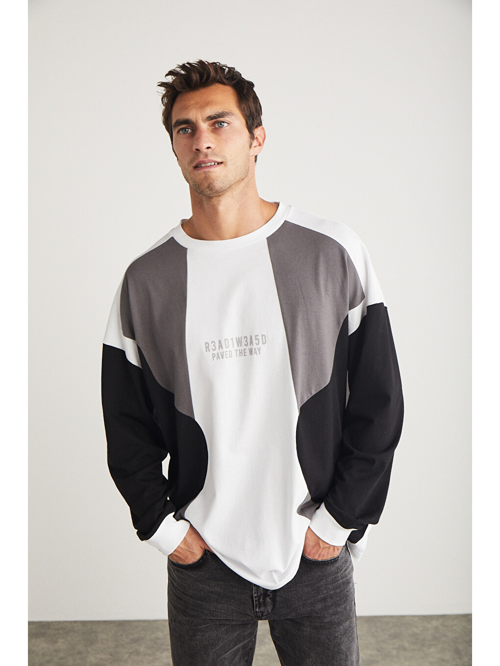 Melvın Erkek %100 Pamuk Renk Bloklu Bisiklet Yaka Baskı Detaylı Oversize Beyaz Sweatshirt-2