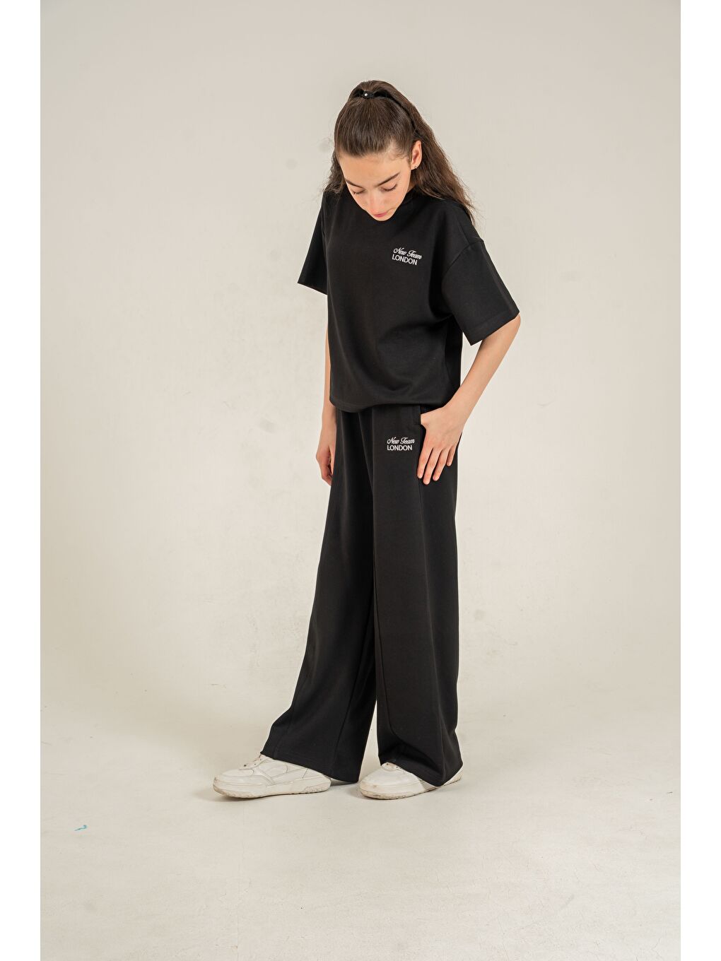 Siyah New Team London Nakışlı Yumaşak Dokulu-Comfort Kumaş Kız Çocuk Alt Üst Eşofman Takımı-1