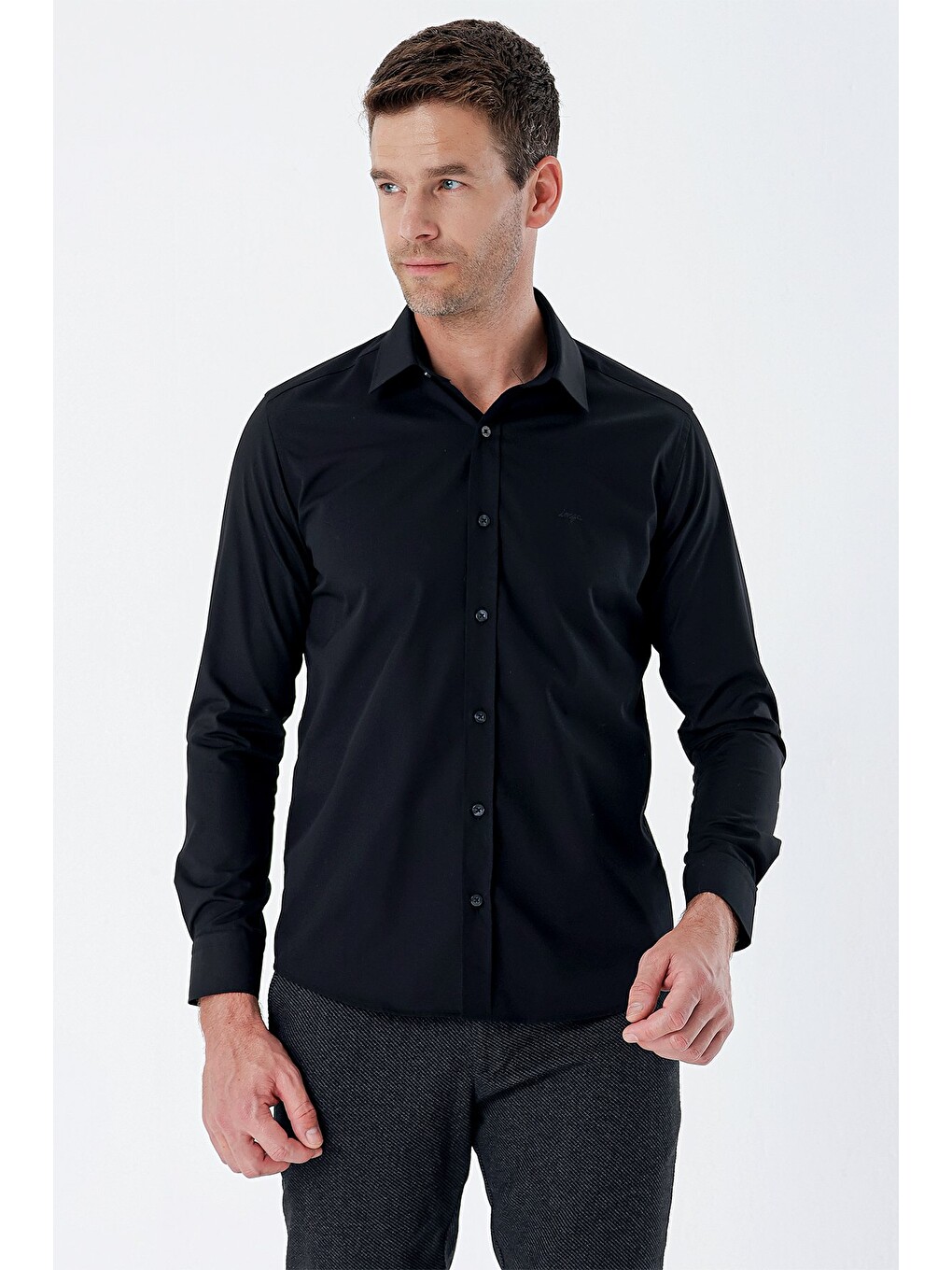 Siyah Uzun Kollu Bez Ayağı Sert Yaka Cepsiz Pamuklu Basic Slim Fit Dar Kesim Gömlek 1004235357