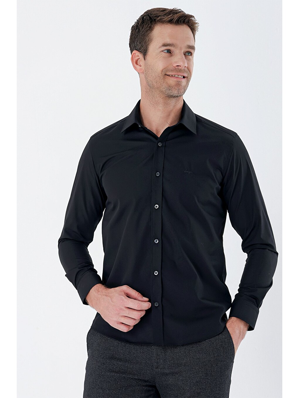 Siyah Uzun Kollu Bez Ayağı Sert Yaka Cepsiz Pamuklu Basic Slim Fit Dar Kesim Gömlek 1004235357-2