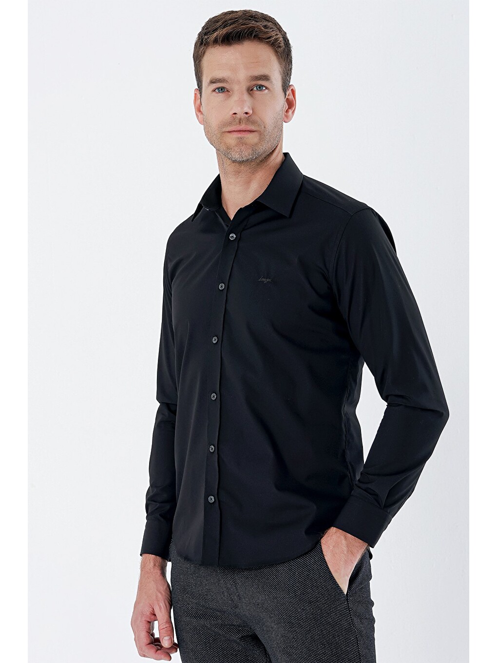 Siyah Uzun Kollu Bez Ayağı Sert Yaka Cepsiz Pamuklu Basic Slim Fit Dar Kesim Gömlek 1004235357-3