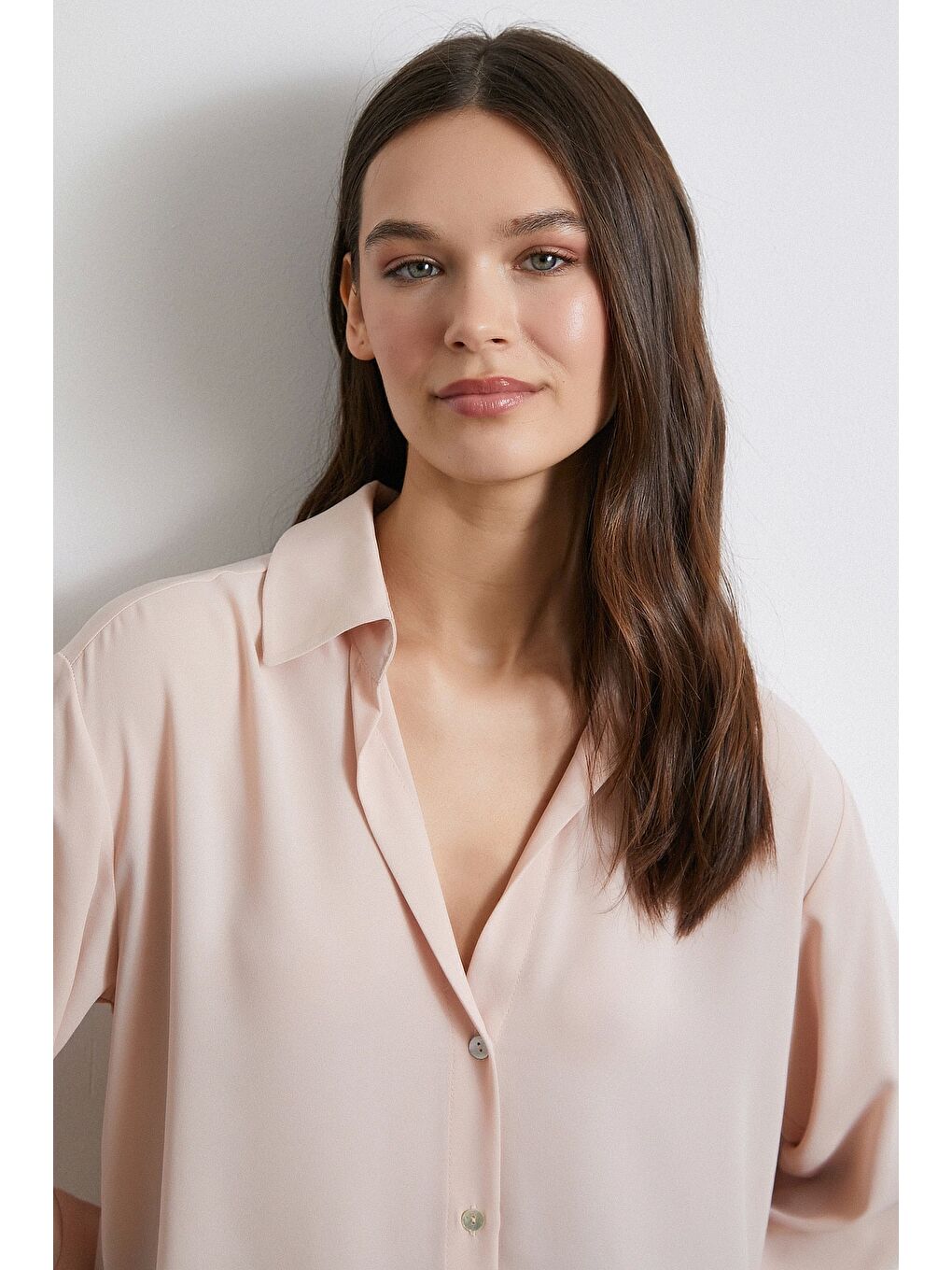 Pembe V Yaka Şifon Gömlek Pudra-3