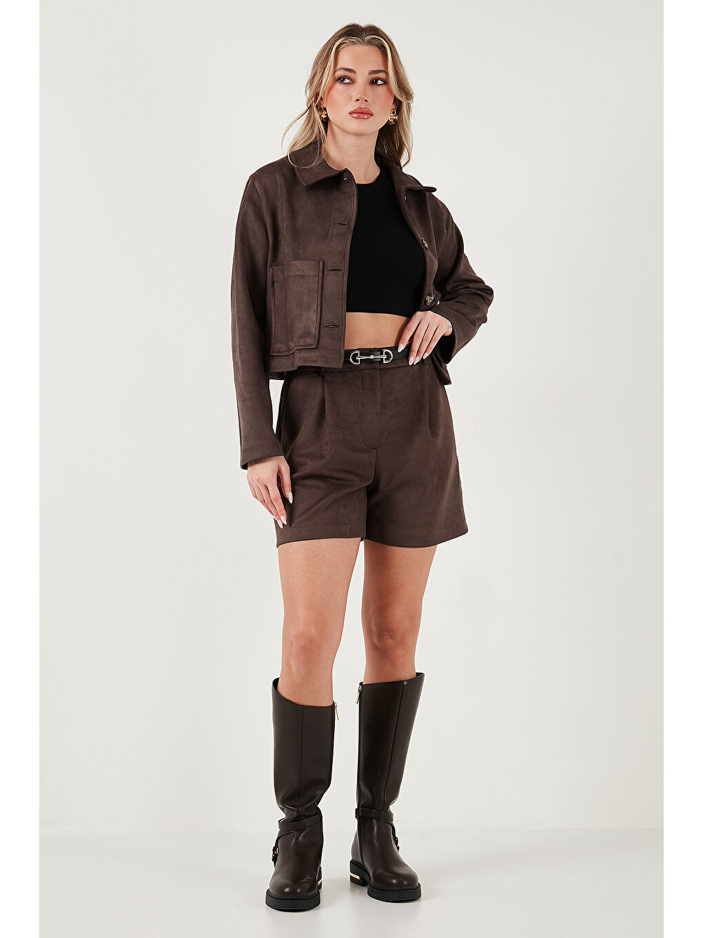 Kahverengi Regular Fit Yüksek Bel Süet Dokulu Pile Detaylı Şort 6522022