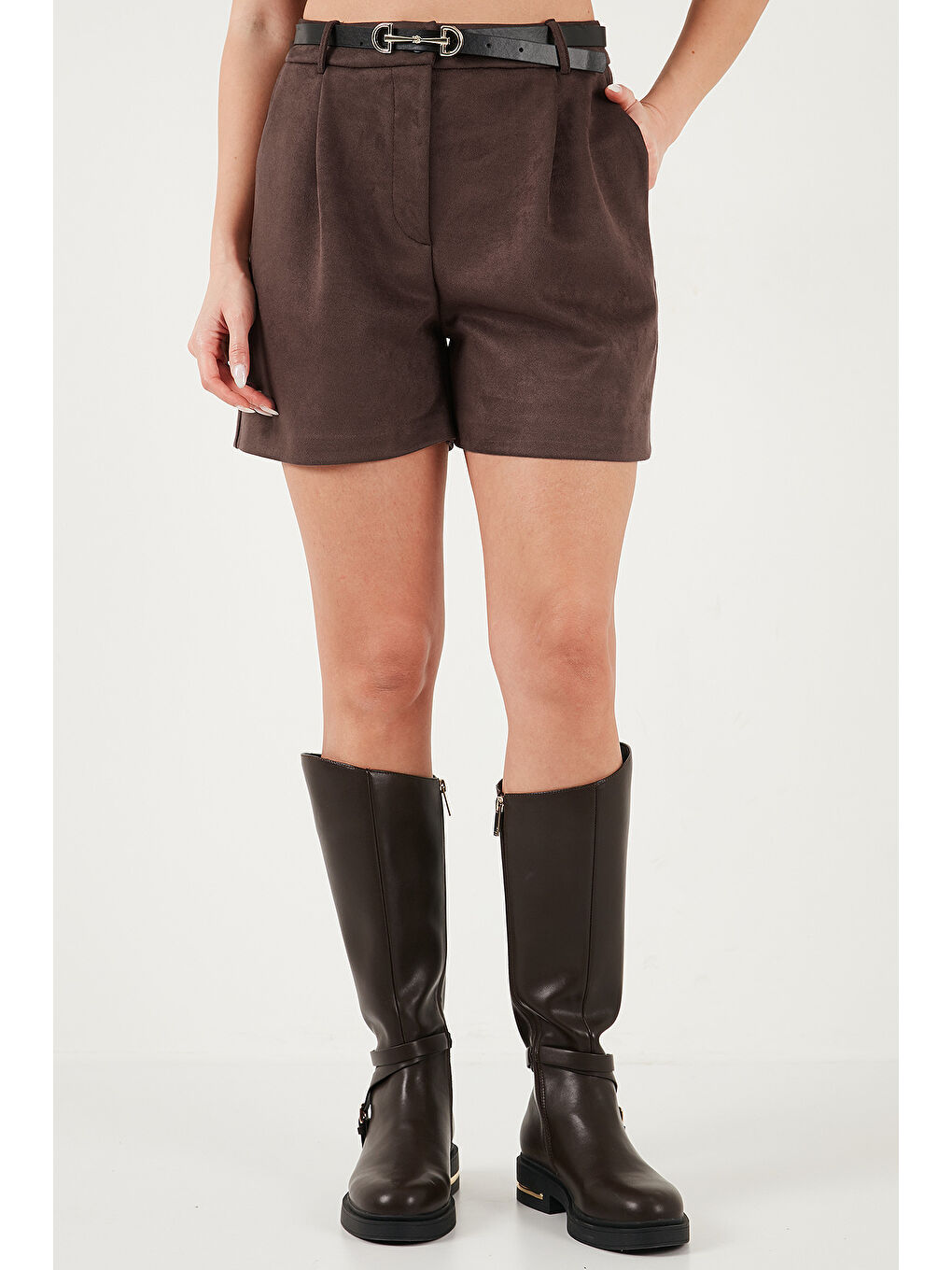 Kahverengi Regular Fit Yüksek Bel Süet Dokulu Pile Detaylı Şort 6522022-1