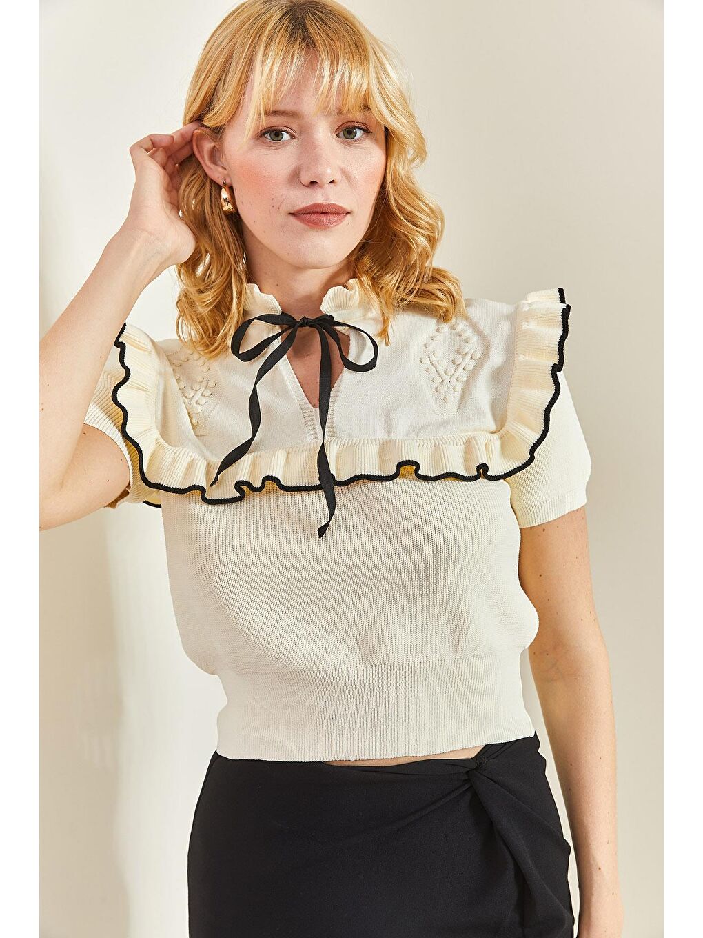 Fiyonk Detaylı Kısa Kollu Triko Kazak - Beyaz-5