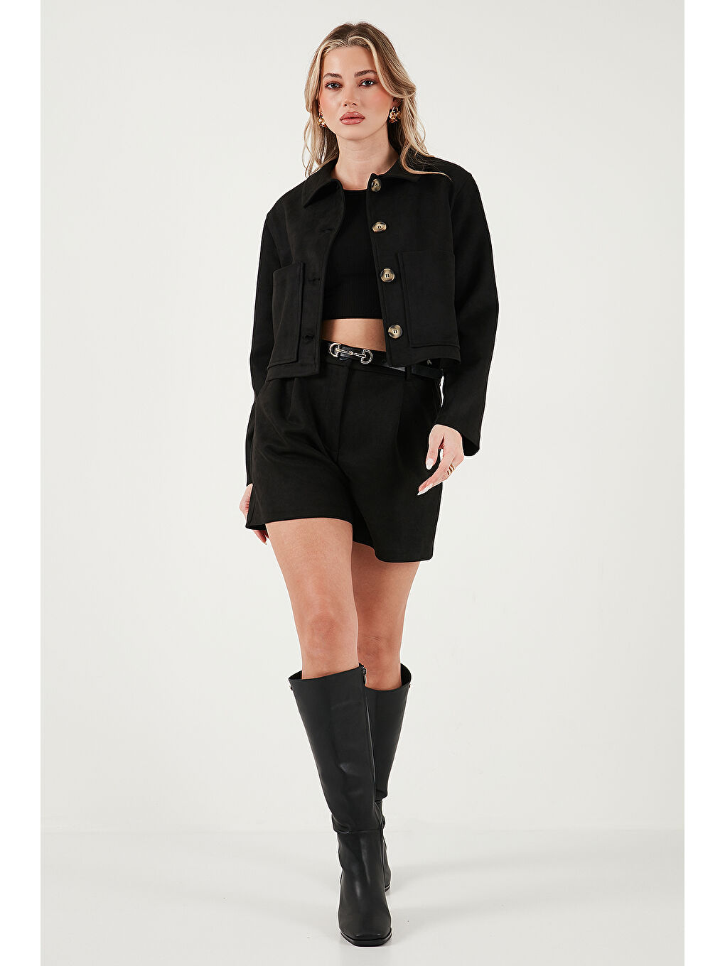 Siyah Regular Fit Yüksek Bel Süet Dokulu Pile Detaylı Şort 6522022