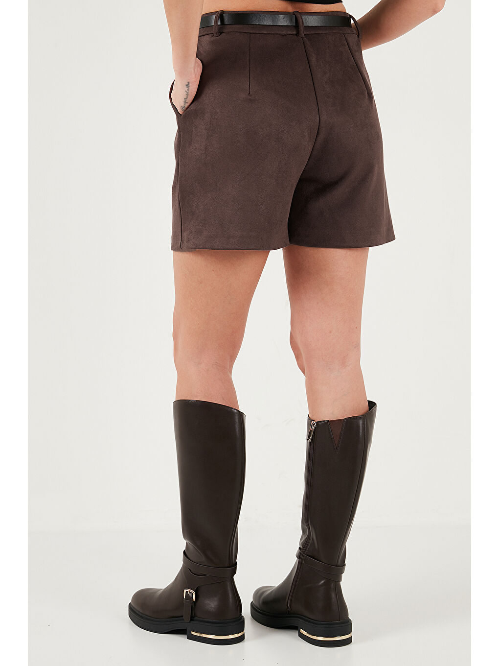 Kahverengi Regular Fit Yüksek Bel Süet Dokulu Pile Detaylı Şort 6522022-6