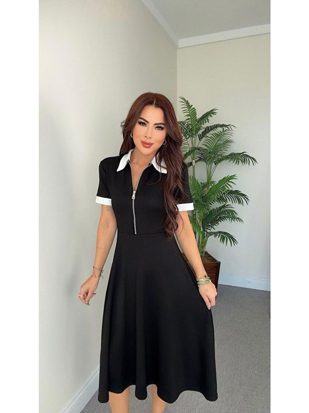 Siyah Kadın Kısa Kollu Ribana Ve Fermuar Detay Midi Boy Elbise