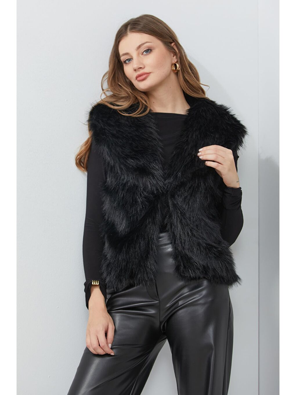 Siyah Astarlı Şal Yaka Suni Kürk Yelek-1