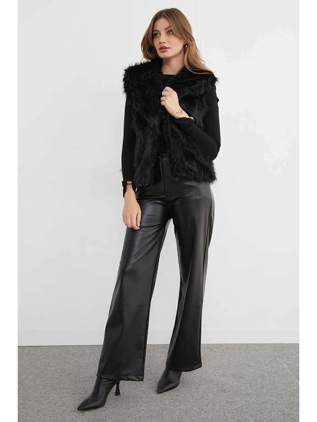 Siyah Astarlı Şal Yaka Suni Kürk Yelek-3