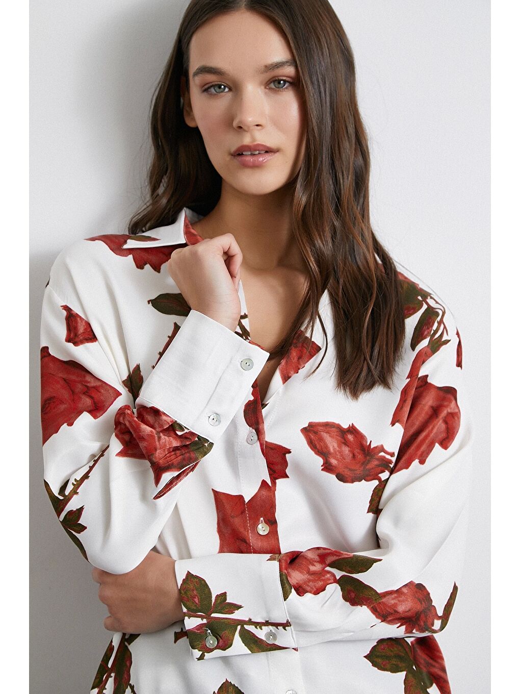 Gül Baskılı Saten Gömlek Beyaz