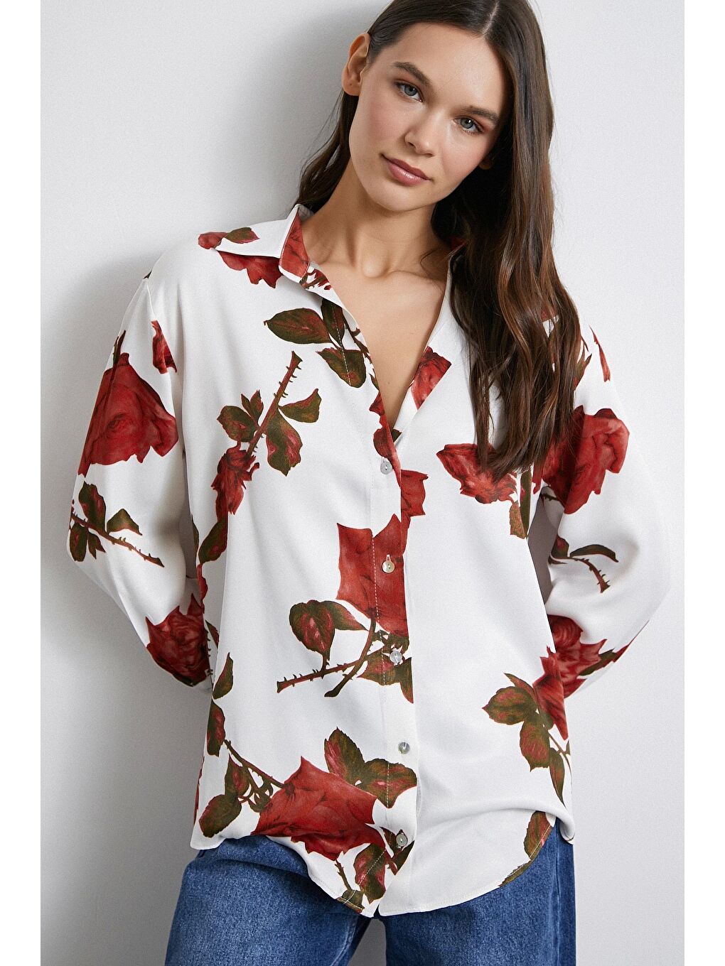 Gül Baskılı Saten Gömlek Beyaz-3