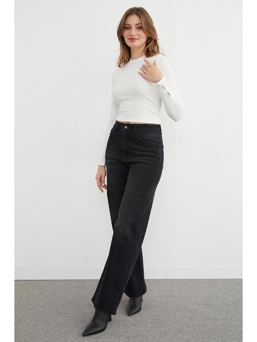 Beyaz Fitilli Kolları Fiyonk Detaylı Bluz-2