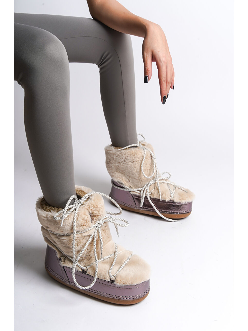 Antrasit Yuvarlak Burunlu Kalın Tabanlı Kürklü Kadın Kar Botu-9