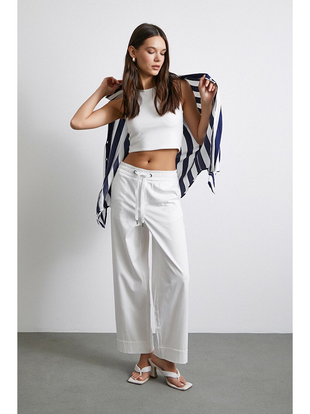 Beli Lastikli Paçası Katlamalı Pantolon Beyaz