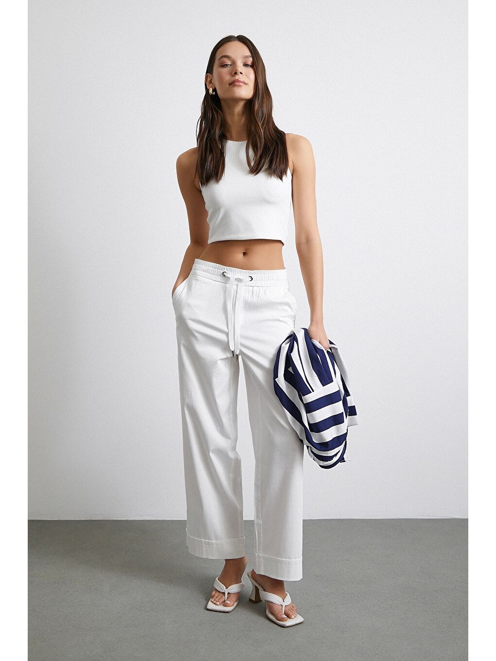 Beli Lastikli Paçası Katlamalı Pantolon Beyaz-2