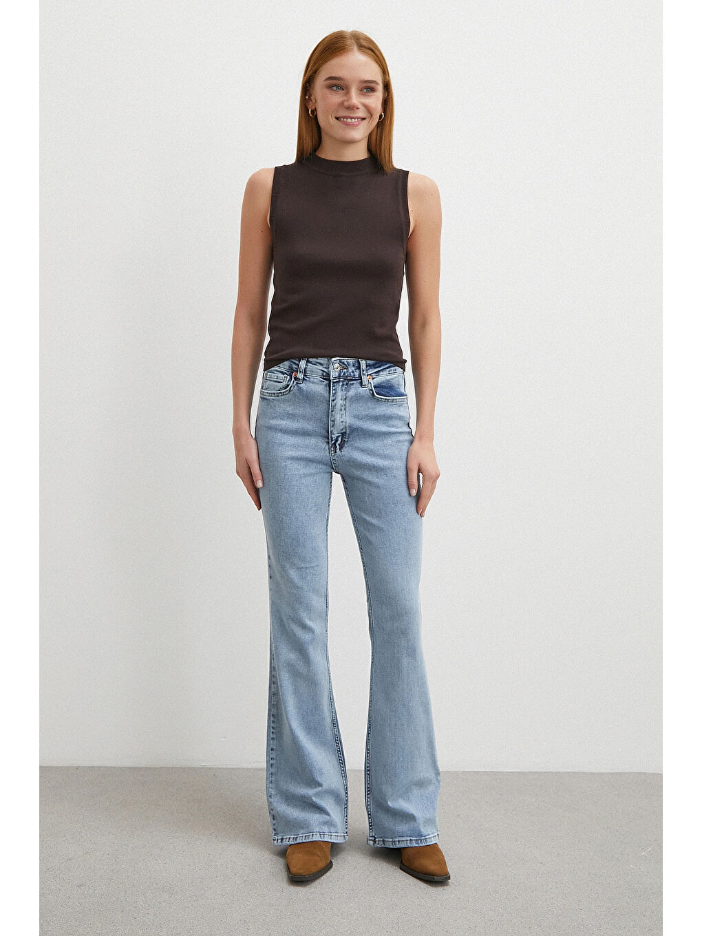 Orta  Bel Elastanlı İspanyol Paça Jean Buz Mavisi-2