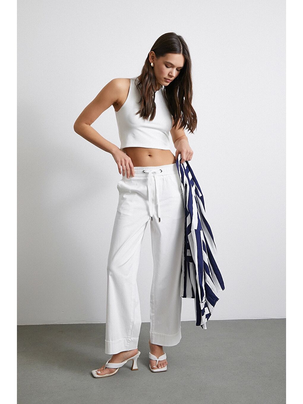 Beli Lastikli Paçası Katlamalı Pantolon Beyaz-3