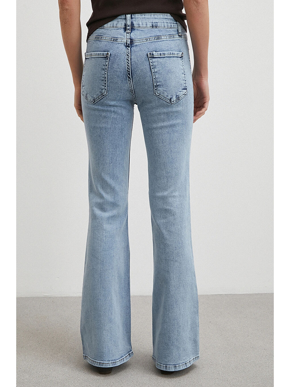 Orta  Bel Elastanlı İspanyol Paça Jean Buz Mavisi-5