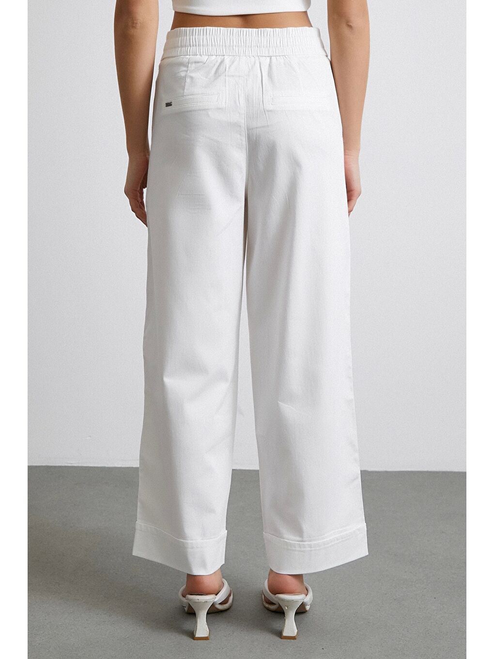 Beli Lastikli Paçası Katlamalı Pantolon Beyaz-5