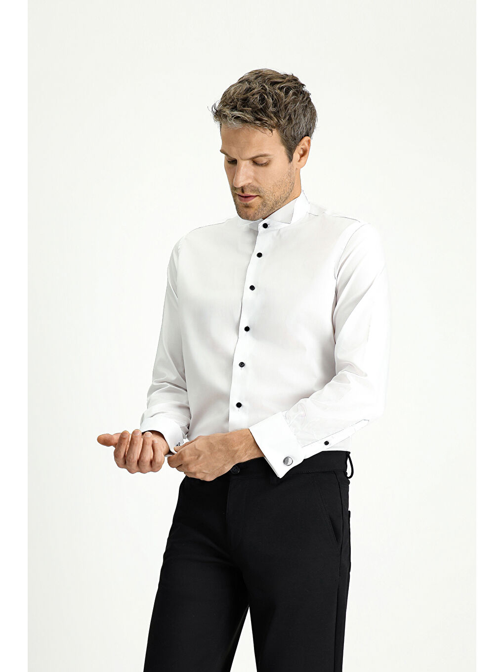 Beyaz Ata Yaka Slim Fit Dar Kesim Pamuklu Kolay Ütülenebilir Gömlek