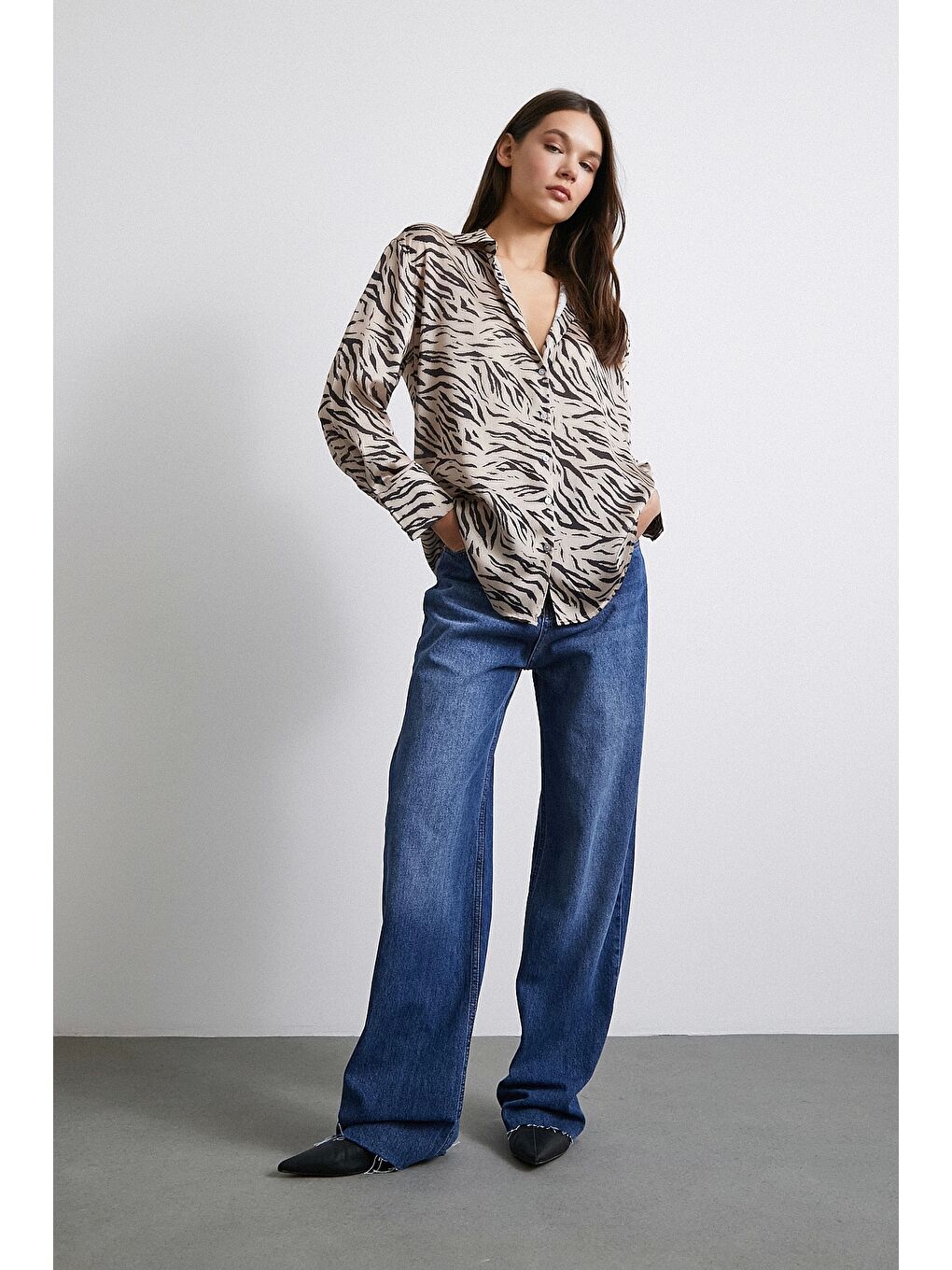 Bej Zebra Desen V Yaka Gömlek Taş-3