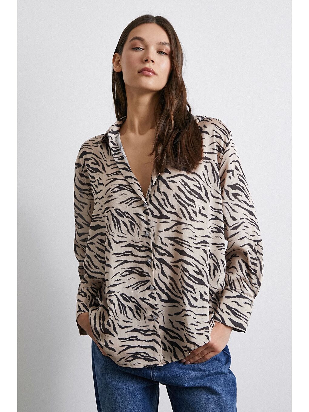 Bej Zebra Desen V Yaka Gömlek Taş-4
