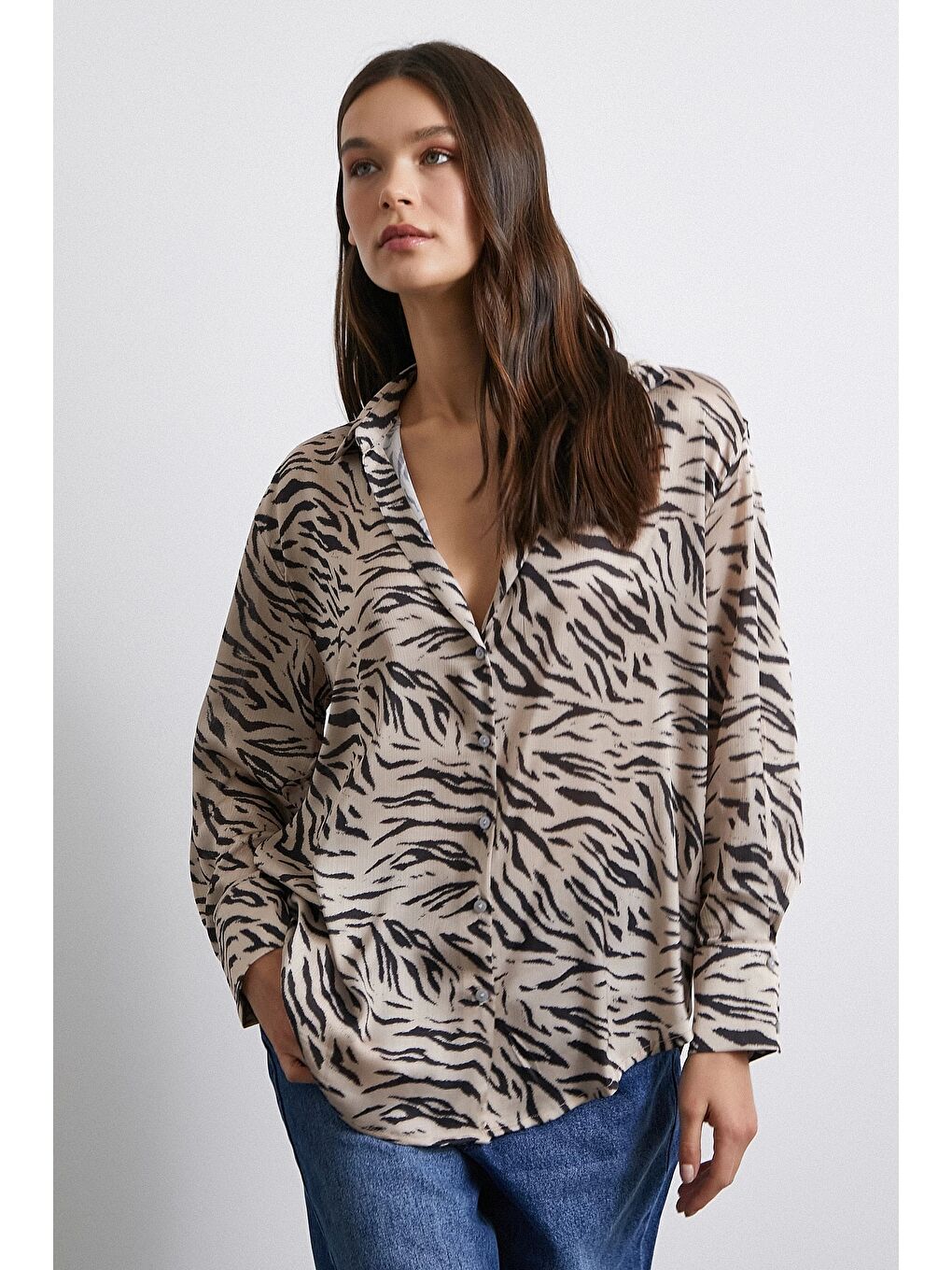 Bej Zebra Desen V Yaka Gömlek Taş-5