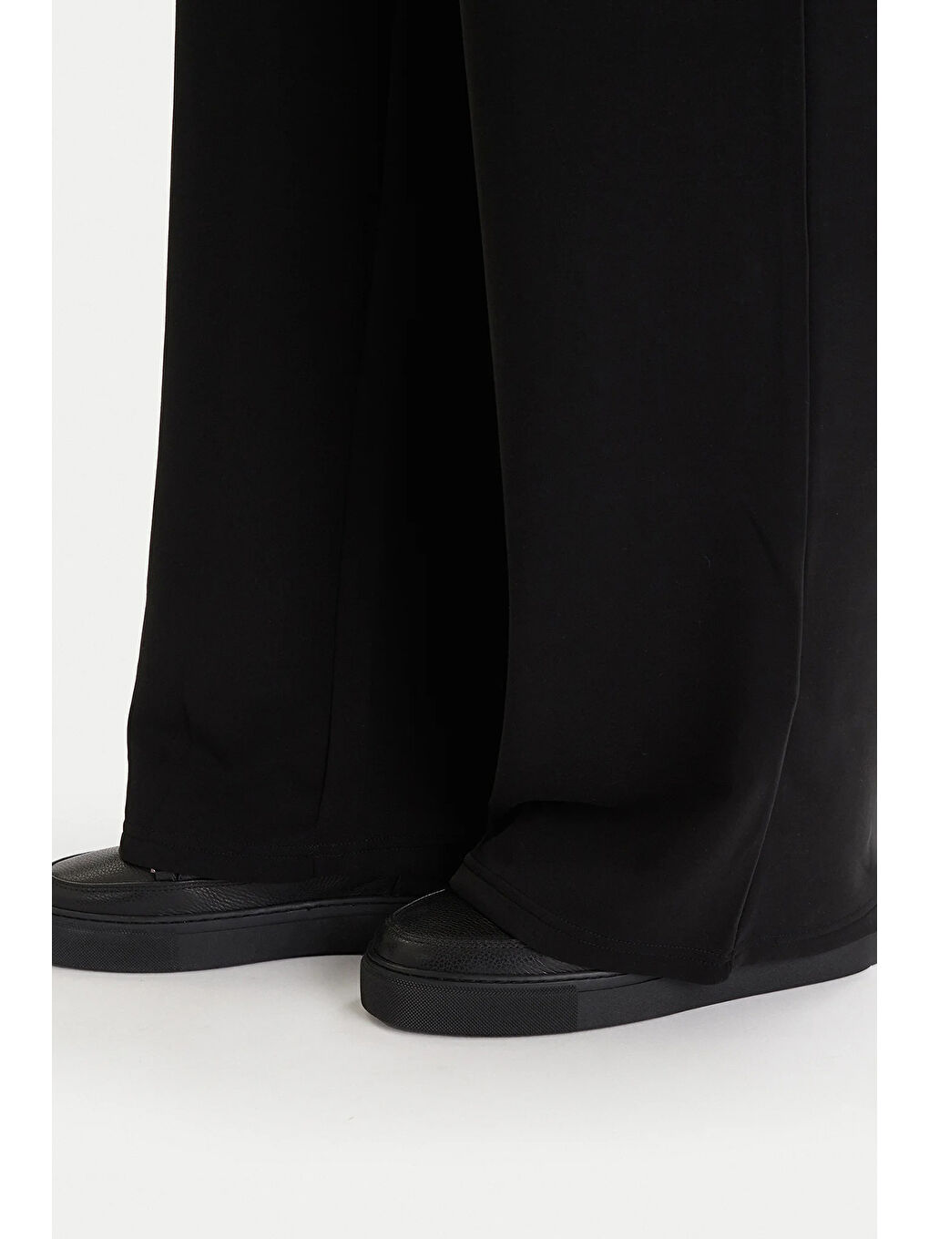Siyah Onlmaya Regular Fit Normal Bel Geniş Paça Eşofman Altı 15361169-3