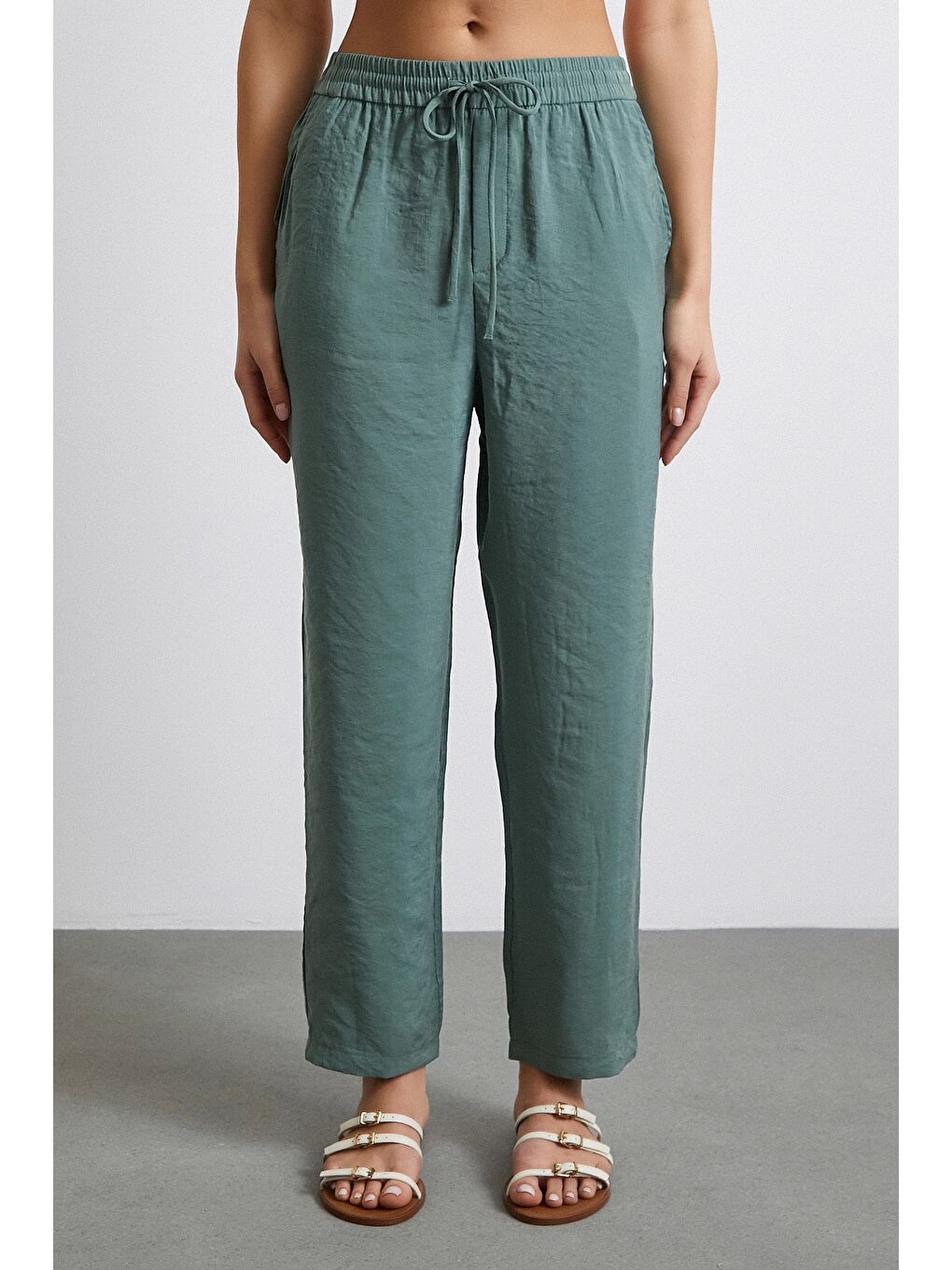 Beli Lastikli Arkası Cepli Rahat Pantolon Haki-3