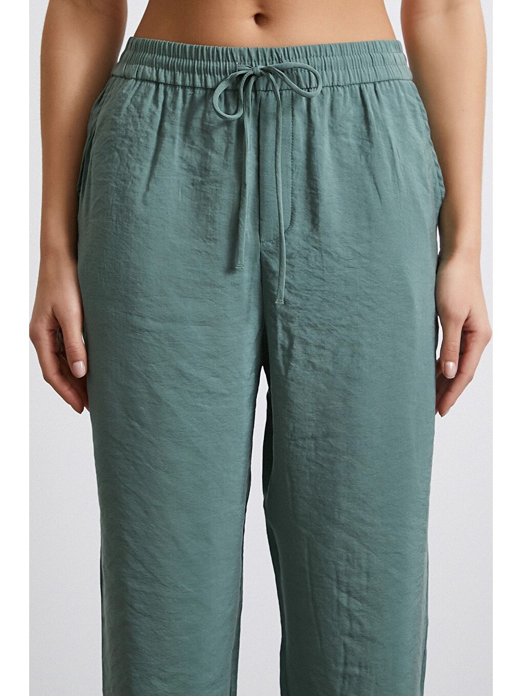 Beli Lastikli Arkası Cepli Rahat Pantolon Haki-4