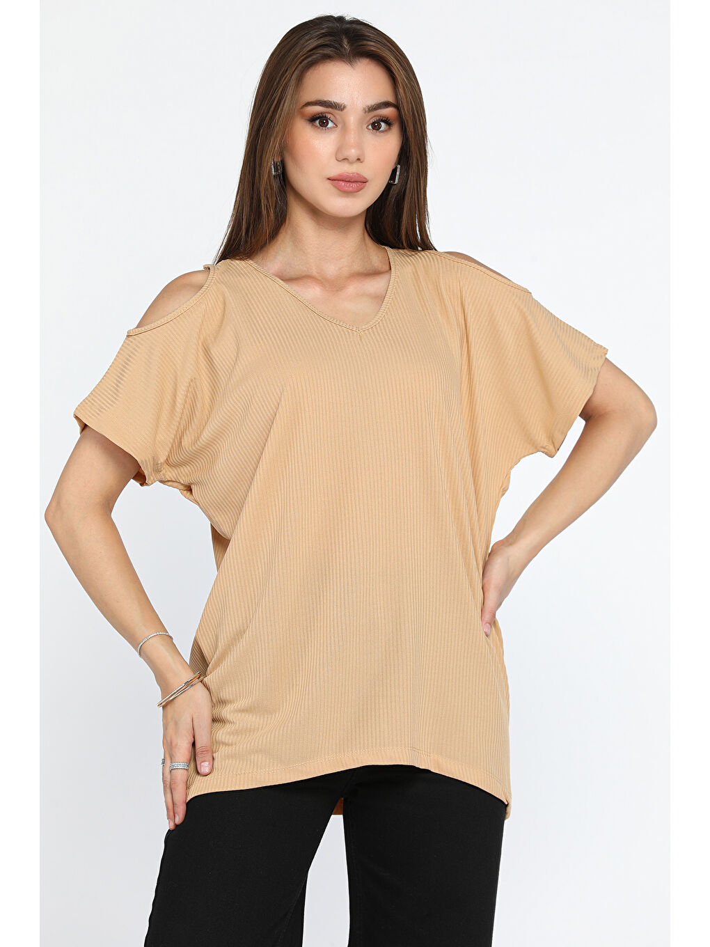 Bej V Yaka Omuz Dekolteli Kendinden Desenl Elastanlı Kadın Bluz-1