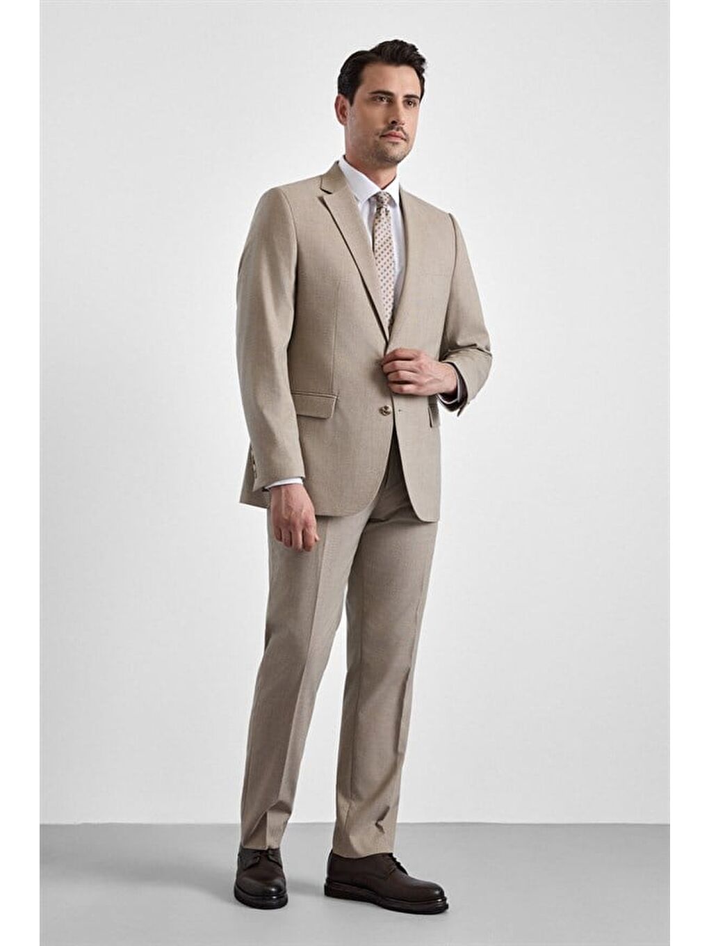 Bej Regular Sivri Yaka Düz Armürlü Kapaklı Cep Standart 6 Drop Takım Elbise-1