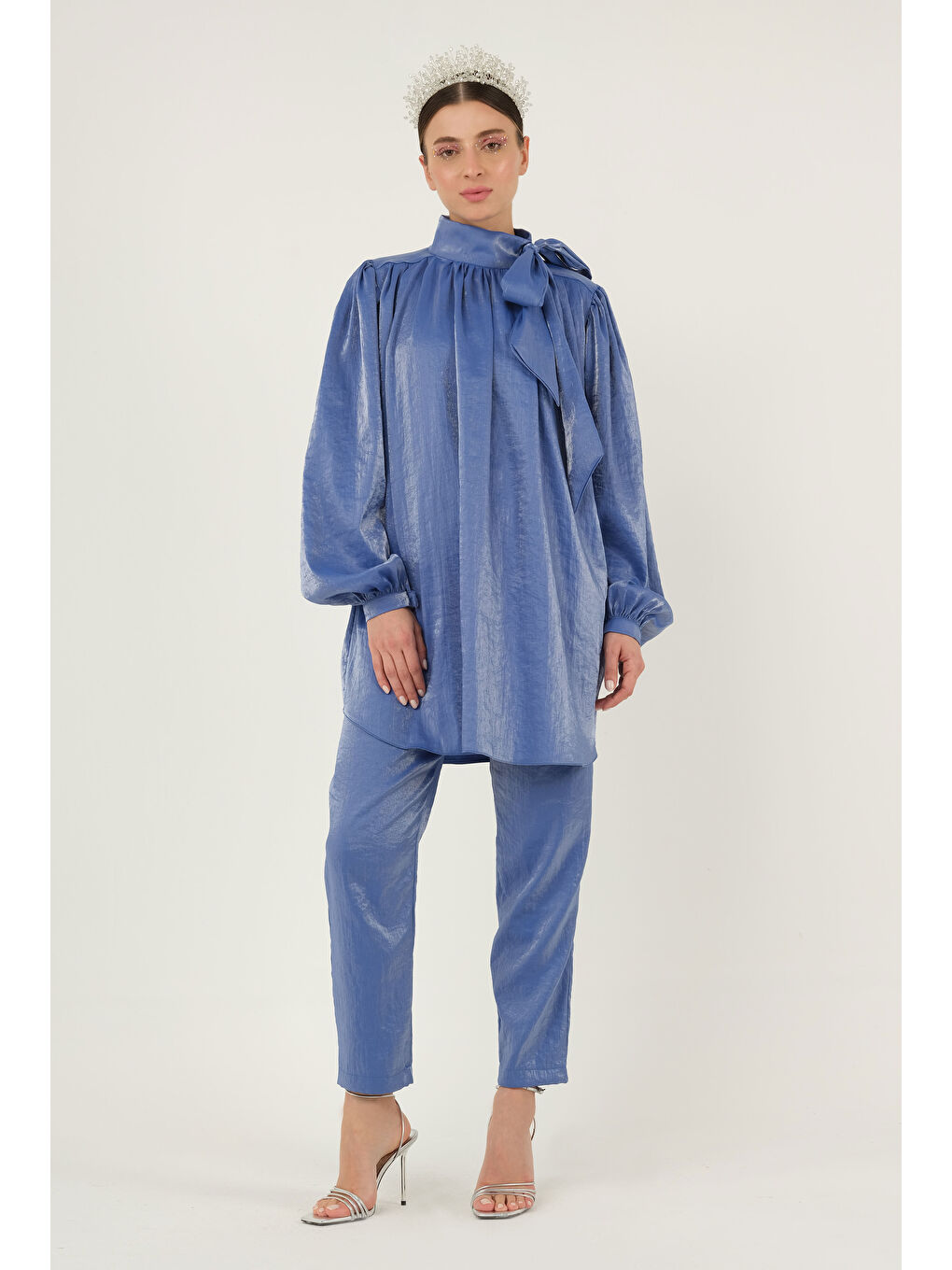 Yakası Bağcıklı Takım Lacivert