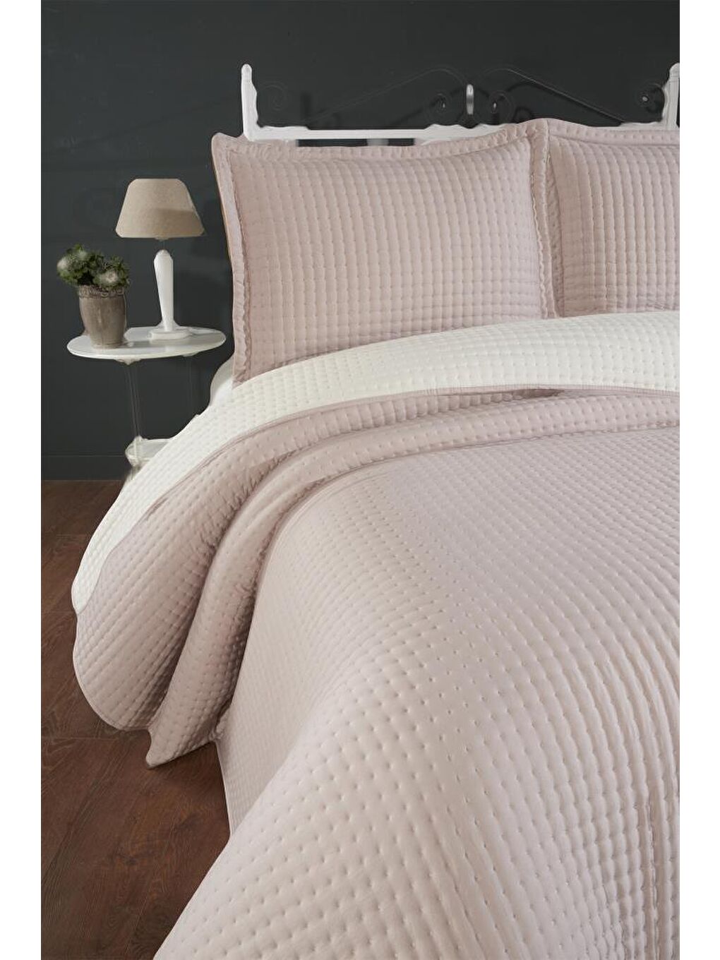 Pembe Elisa Dolgulu Çift Taraflı Çift Kişilik 240x260 Cm Yatak Örtüsü Pudra-1