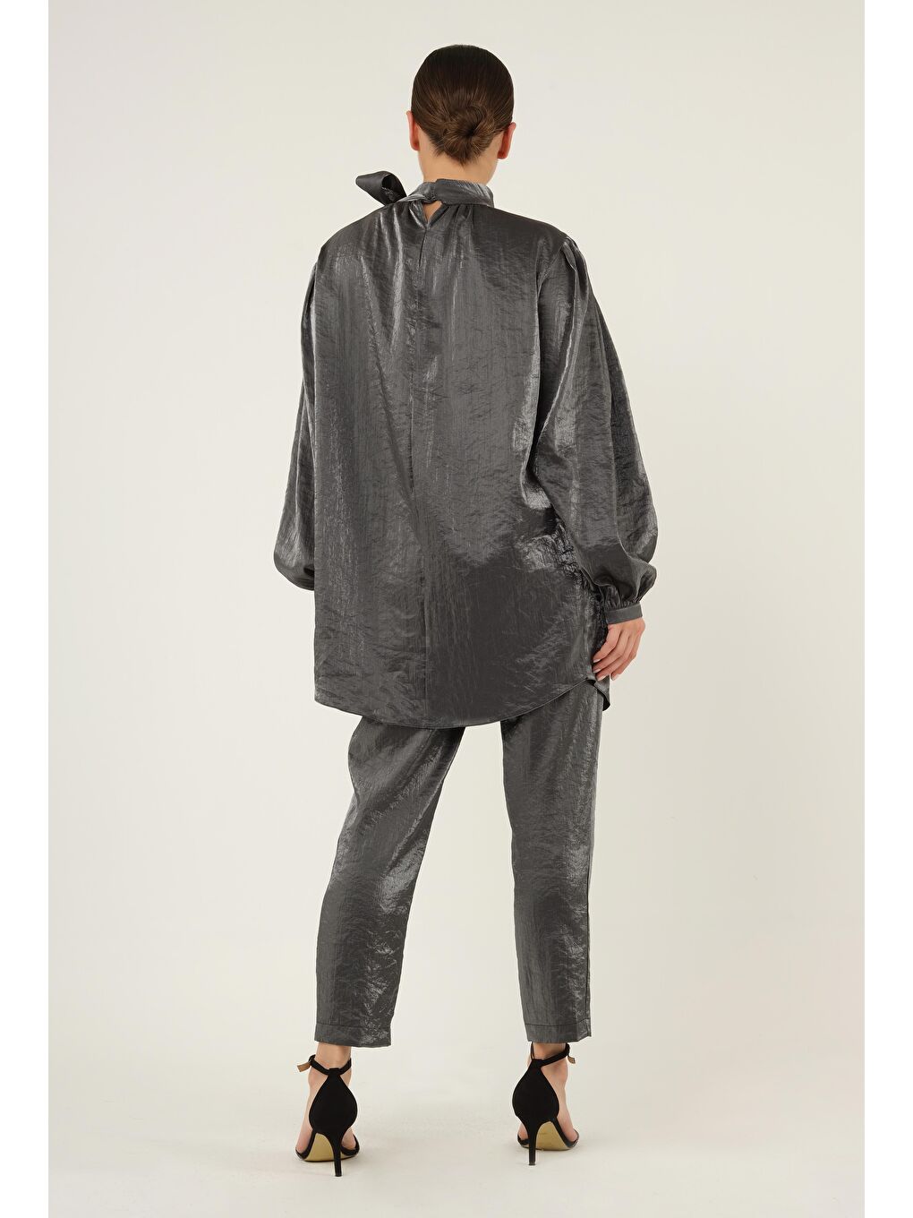 Yakası Bağcıklı Takım Siyah-3