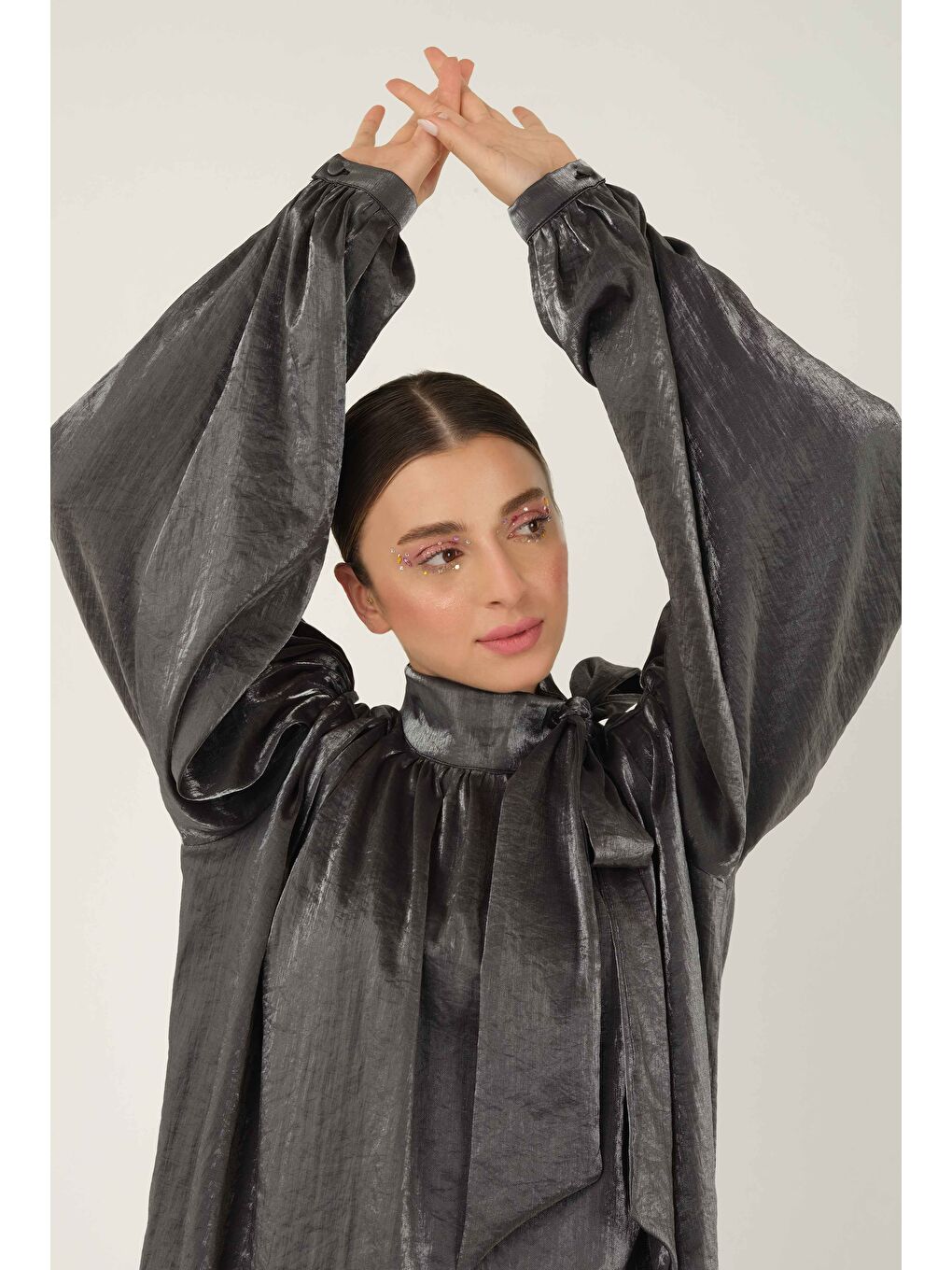 Yakası Bağcıklı Takım Siyah-4